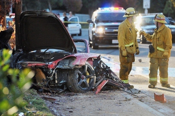 The Fast and The Furious s-a făcut SCRUM: Paul Walker a murit într-un accident, aşa cum n-a făcut-o în filme FOTO+VIDEO