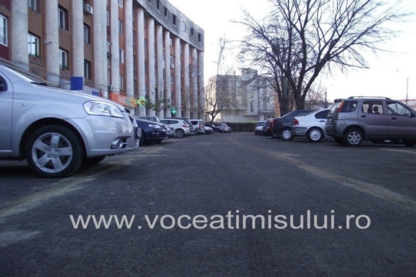 Sensul giratoriu din Calea Buziaşului s-a îmbunătăţit cu noi locuri de parcare