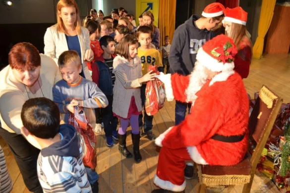 Cei mai mici dintre timișoreni îi pot trimite scrisori lui Moş Crăciun. Unde pot depune copii solicitările lor
