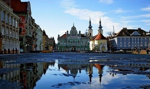 Piaţa Unirii din Timişoara devine temporar parcare şi zonă de circulaţie auto