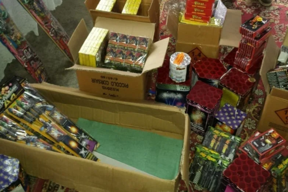 Sute de kilograme de petarde şi alte articole pirotehnice confiscate de poliţiştii din Timiş