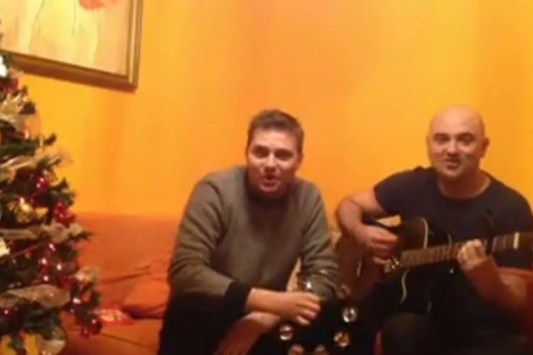 După ce a participat la Vocea României, lugojeanul Andi Grasu îşi colindă prietenii „on-line” VIDEO
