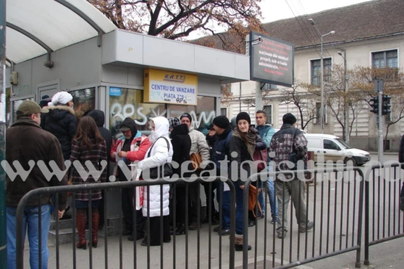 Sute de timişoreni la cozi, la chioşcurile R.A.T.T., pentru gratuitatea oferită de municipalitate FOTO