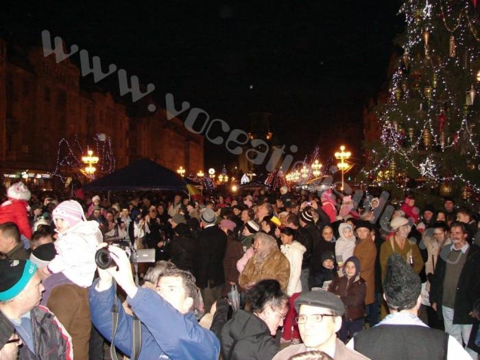 lumina-de-sărbătoare-şi-cel-mai-mare-Târg-de-Crăciun-au-fost-deschise-sâmbătă-seara15