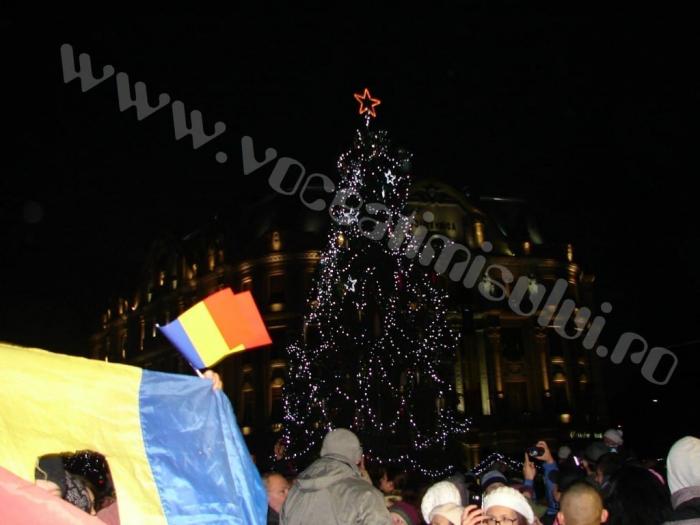 lumina-de-sărbătoare-şi-cel-mai-mare-Târg-de-Crăciun-au-fost-deschise-sâmbătă-seara23
