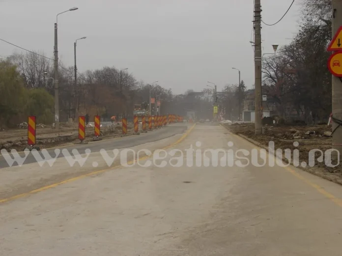 Prima zi de trafic pe podul Michelangelo. Mult praf, lucrare (provizorie) de mântuială şi maşini… lipsă FOTO/VIDEO michelangelo praf si trafic lipsa dupa inaugurare 13 jpg