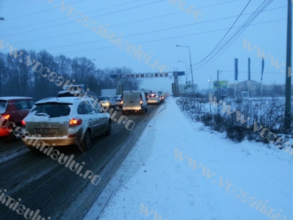 Accident violent din cauza zăpezii pe Calea Lugojului01