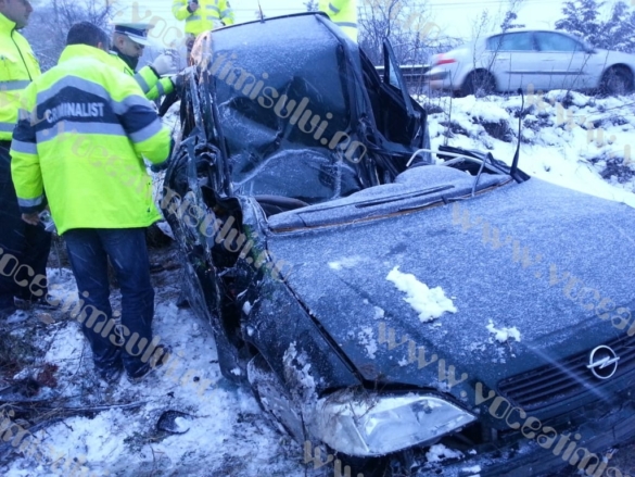 Accident violent din cauza zăpezii pe Calea Lugojului08