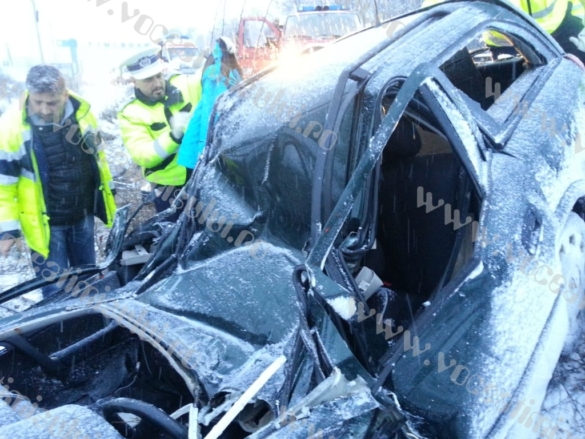 Accident violent din cauza zăpezii pe Calea Lugojului12