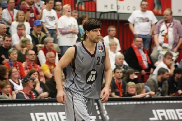 Pivotul american Darren Fenn, campion în Germania, va fi „leu” până în vară