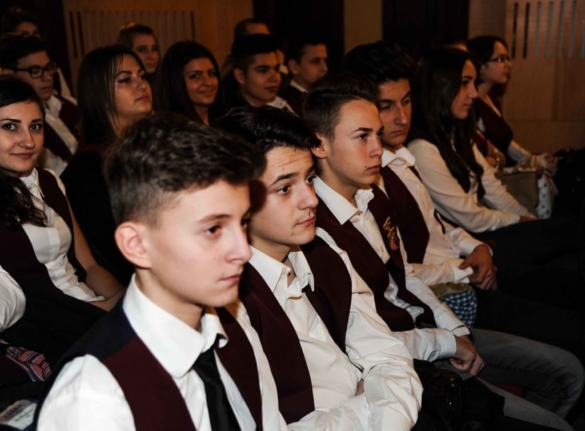 Giurgiu Bogdan tânărul olimpic pasionat de ştiinţe exacte126 Giurgiu Bogdan tânărul olimpic pasionat de ştiinţe exacte126
