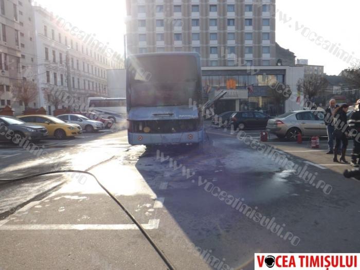 Un autocar a luat foc în parcarea Hotelului Timişoara01 1