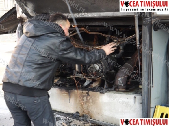 Un autocar a luat foc în parcarea Hotelului Timişoara03