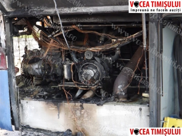 Un autocar a luat foc în parcarea Hotelului Timişoara04