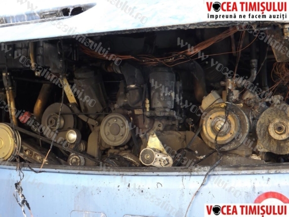 Un autocar a luat foc în parcarea Hotelului Timişoara07