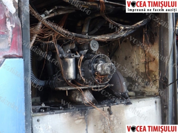 Un autocar a luat foc în parcarea Hotelului Timişoara08