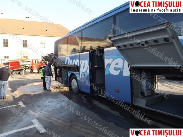 Un autocar a luat foc în parcarea Hotelului Timişoara09