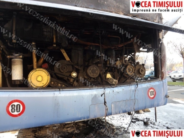 Un autocar a luat foc în parcarea Hotelului Timişoara12