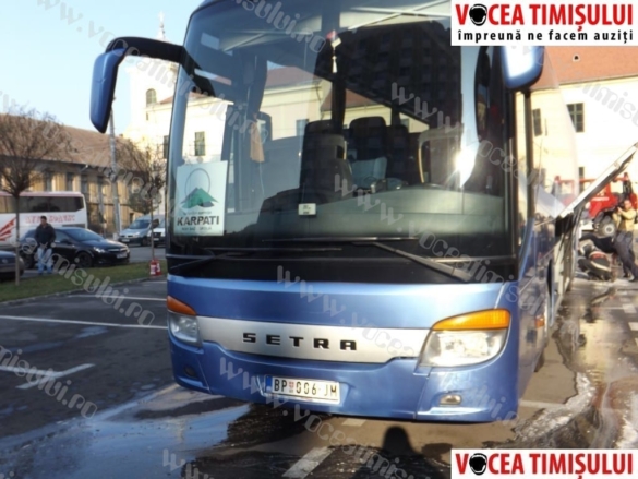 Un autocar a luat foc în parcarea Hotelului Timişoara14