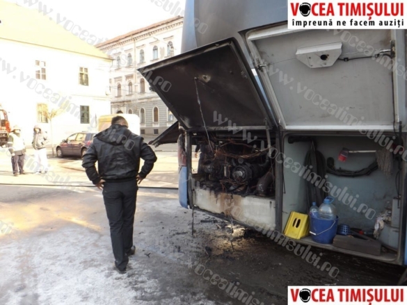 Un autocar a luat foc în parcarea Hotelului Timişoara16