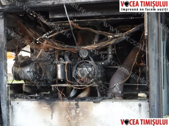 Un autocar a luat foc în parcarea Hotelului Timişoara17 jpg