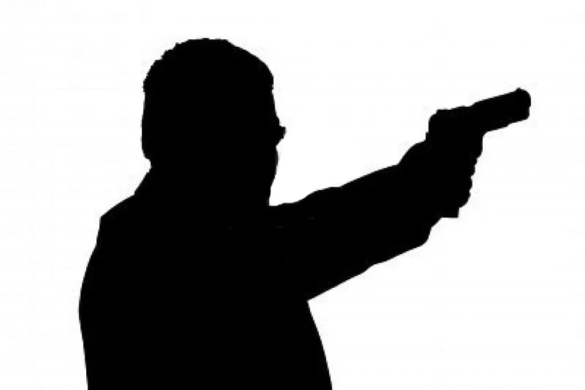 Ca-n filme! Poliţiştii de frontieră de la Cruceni au făcut uz de armă pentru reţinerea unui şofer „fals” de 19 ani