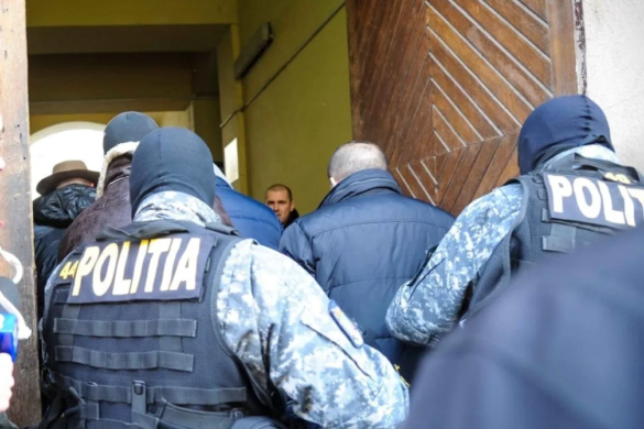 După percheziţii, încep arestările. Vezi ce au găsit poliţiştii la hoţii din locuinţe şi câţi vor fi arestaţi