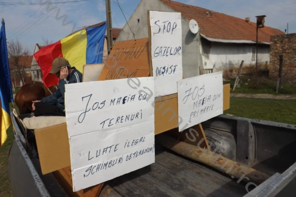 Un dudeştean a început azi cel mai lung protest la adresa „mafiei din Primărie” pentru păşuni, gaze de şist şi altele FOTO+VIDEO