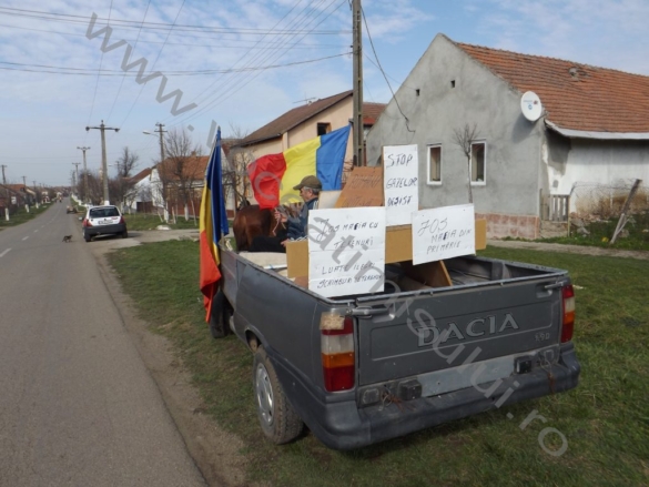 09Un dudeştean a început azi cel mai lung protest la adresa mafiei din Primărie 09Un dudeştean a început azi cel mai lung protest la adresa mafiei din Primărie