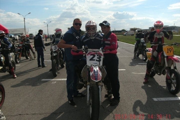Un pilot francez în echipă cu Pascotă: „Vrem titlul naţional şi la SuperMoto!”