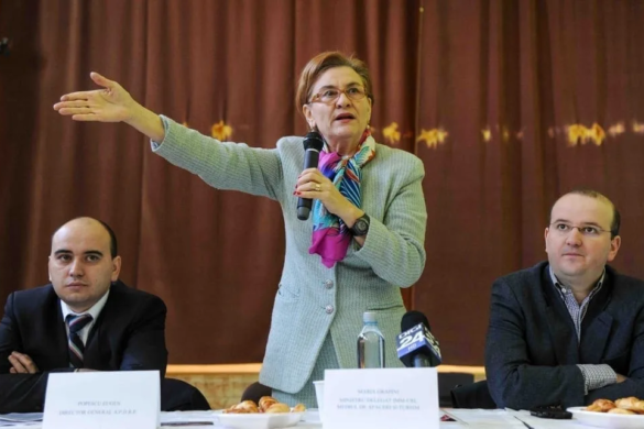 Forme fără fond la Recaș cu Maria Grapini