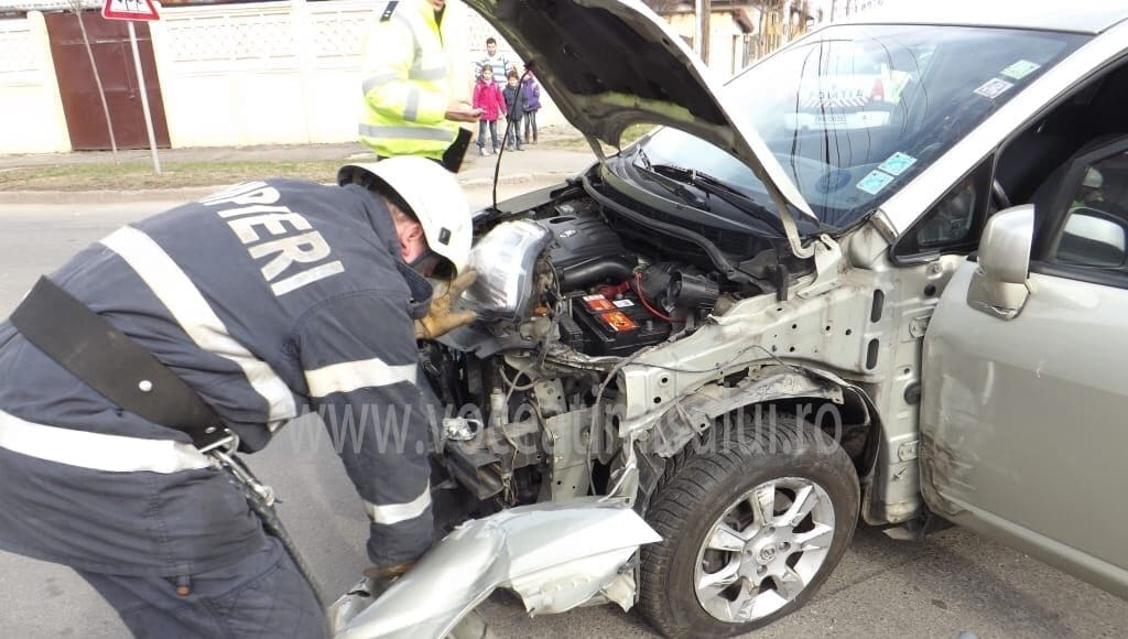 Neatenţia-costă-scump-Accident-spectaculos-la-intersecţia-străzilor-Iosif-Vulcan-cu-Ioan-Bontilă-03