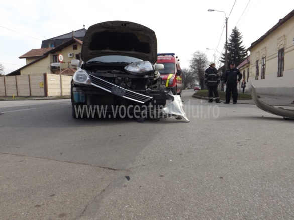 Neatenţia costă scump Accident spectaculos la intersecţia străzilor Iosif Vulcan cu Ioan Bontilă 10 Neatenţia costă scump Accident spectaculos la intersecţia străzilor Iosif Vulcan cu Ioan Bontilă 10