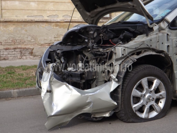 Neatenţia costă scump Accident spectaculos la intersecţia străzilor Iosif Vulcan cu Ioan Bontilă 12 Neatenţia costă scump Accident spectaculos la intersecţia străzilor Iosif Vulcan cu Ioan Bontilă 12