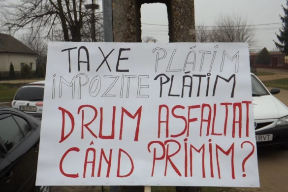 Protest pentru drumul dezastruos ce leagă Unip şi Uliuc de comuna Sacoşu Turcesc. Primarul: „Vino cu asfaltul de-acasă”