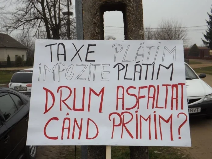 Protest pentru drumul dezastruos ce leagă Unip şi Uliuc03 jpg