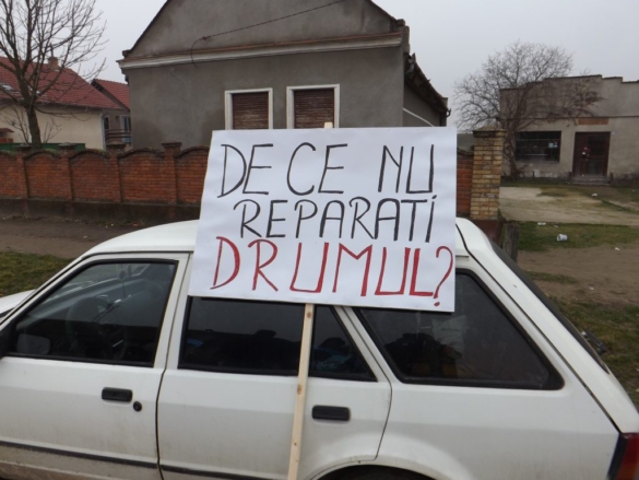 Protest pentru drumul dezastruos ce leagă Unip şi Uliuc08 Protest pentru drumul dezastruos ce leagă Unip şi Uliuc08