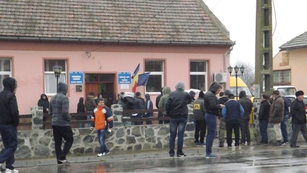 Protest-pentru-drumul-dezastruos-ce-leagă-Unip-şi-Uliuc11