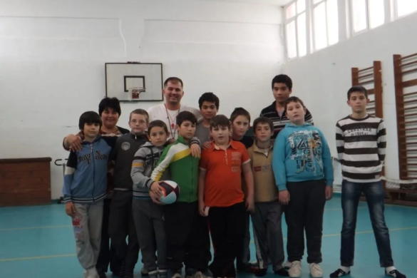 Rugby pentru copiii cu dizabilităţi de la Liceul „Iris”. Vezi ce face un antrenor, din pasiune
