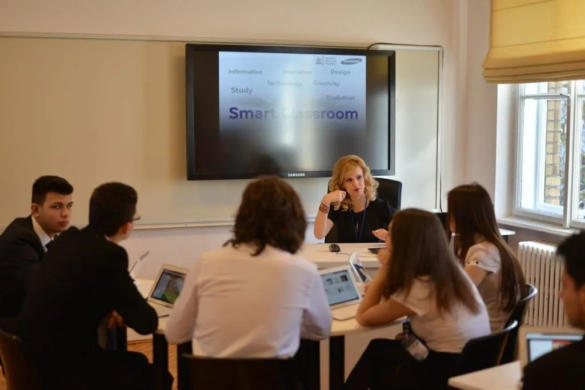 Tehnologie de ultimă generaţie pentru elevii Liceului Pedagogic „Carmen Sylva”, din Timişoara FOTO