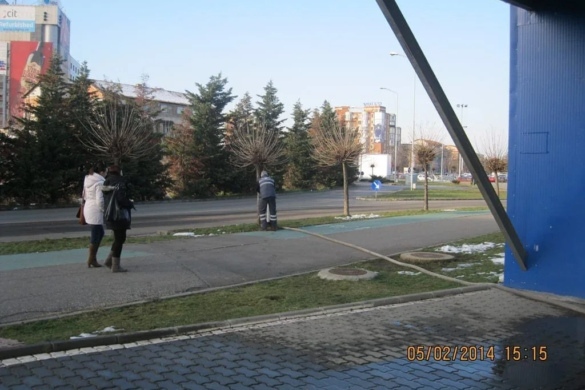 O spălătorie auto de lângă Mall sfidează cu tupeu şi nesimţire timişorenii, pe banii lor FOTO