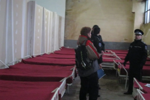 Oamenii străzii revin pe… străzi! Adăpostul destinat lor se închide