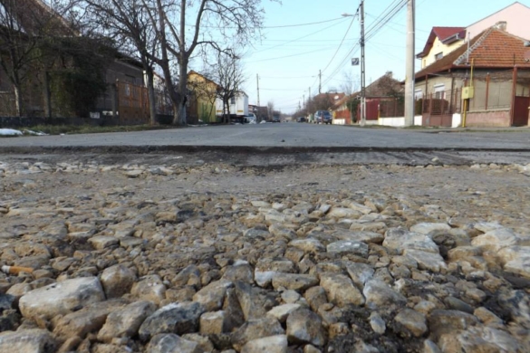 INCREDIBIL! O stradă recent asfaltată, trebuie distrusă datorită neglijenței unui ”Dorel”, la Timișoara