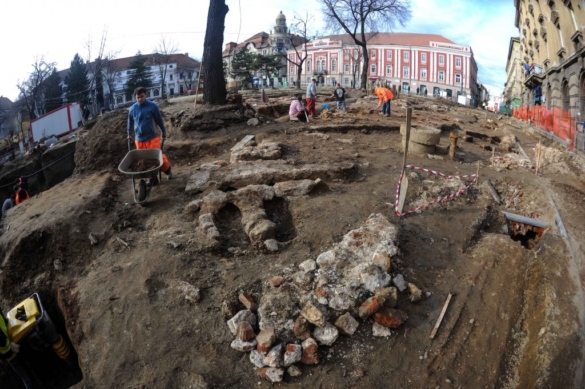 cercetrai arheologice Piata Libertatii 11