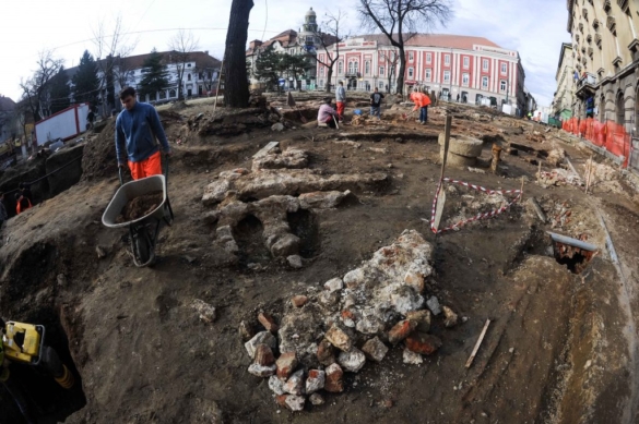 cercetrai arheologice Piata Libertatii 12