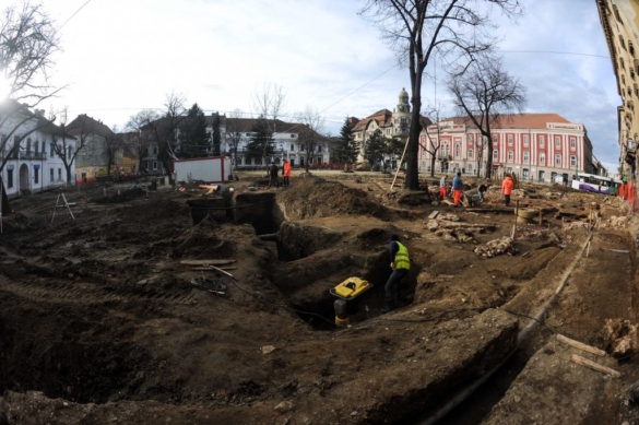 cercetrai arheologice Piata Libertatii 15