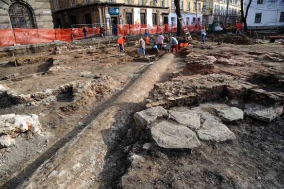 cercetrai arheologice Piata Libertatii 6