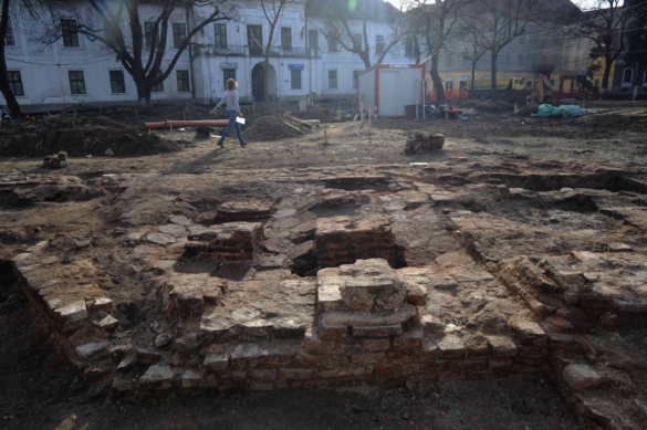 cercetrai arheologice Piata Libertatii 7