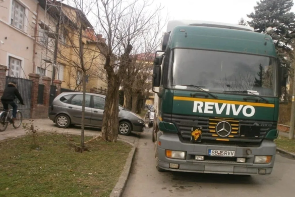 Încă una! Un sibian îşi alimenta CISTERNA de la un hidrant de lângă Parcul Rozelor, în Timişoara