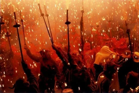 Exuberanţă, culoare şi muzică la cel mai mare festival catalan, la Timişoara FOTO